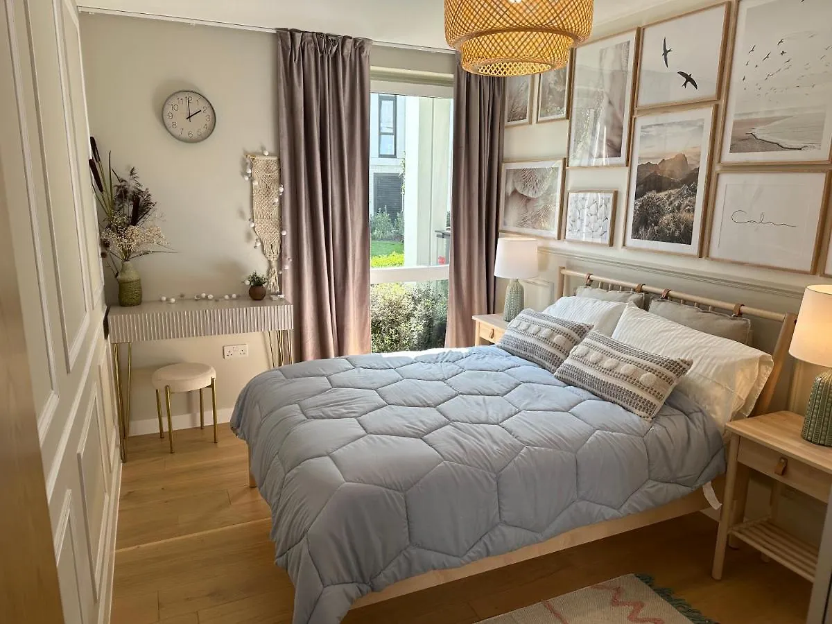 Vick'S House With Parking And Ev Chrgr Apartment Uxbridge United Kingdom