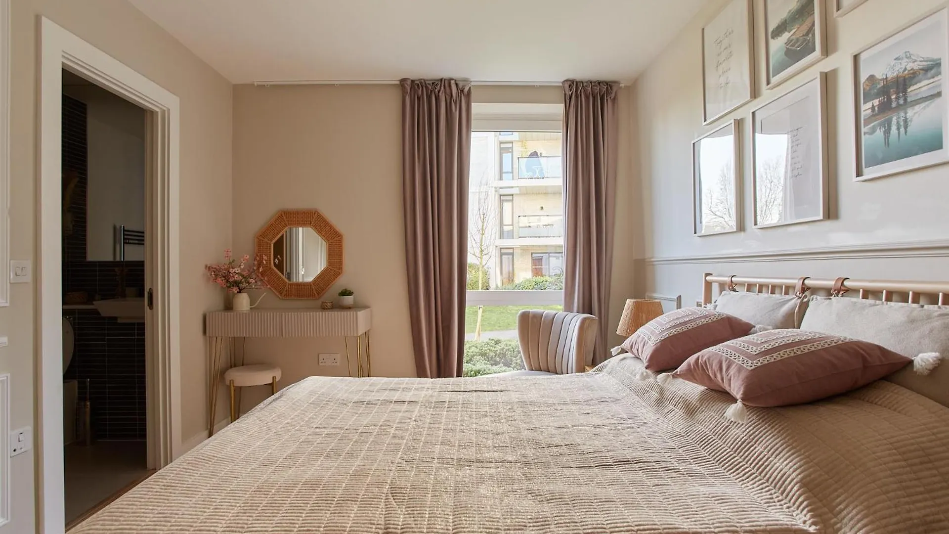 Vick'S House With Parking And Ev Chrgr Apartment Uxbridge United Kingdom